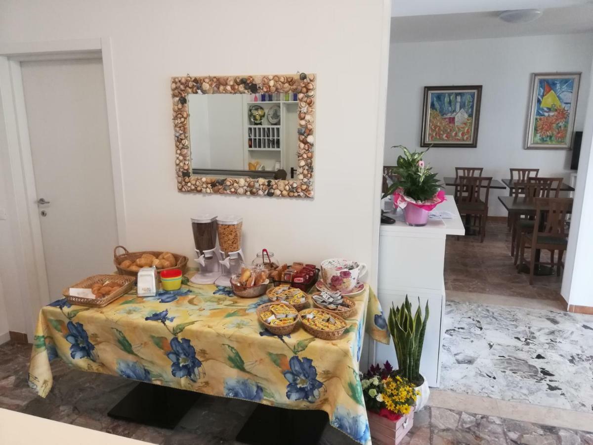 Albergo Elena Garni Καόρλε Εξωτερικό φωτογραφία