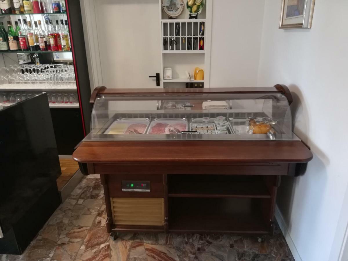 Albergo Elena Garni Καόρλε Εξωτερικό φωτογραφία